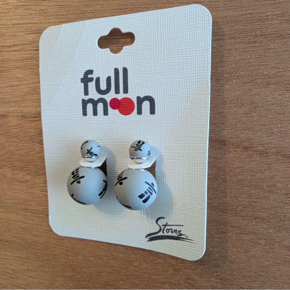 Full Moon Inukshuk Earrings - Picture 4 of 5